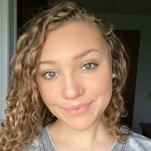 Meet your Posher, Abby